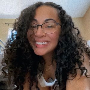 Meet your Posher, Briana